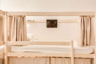 Гостиница Centeral Москва Верхнее место в 14-Местном Общем Номере / Upper Bed in 14-Bed Dorm Room-8