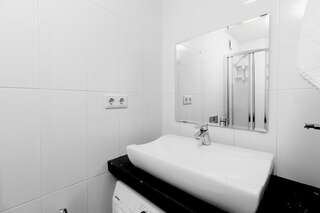 Гостиница Centeral Москва Нижнее место, в 6-ти местном номере только для женщин, с собственной душевой, туалетом и стиральной машинкой.-6