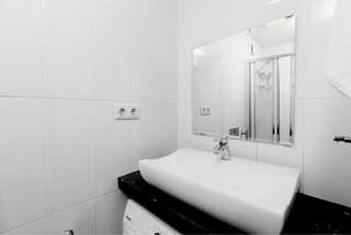 Гостиница Centeral Москва Верхнее место, в 6-ти местном номере только для женщин, с собственной душевой, туалетом и стиральной машинкой.-5