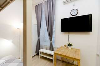 Гостиница Centeral Москва Уютный номер-студия со всеми удобствами и мини-кухней/Cozy studio-room with it's own shower and mini-kitchen-8