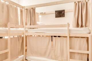 Гостиница Centeral Москва Верхнее место в 14-Местном Общем Номере / Upper Bed in 14-Bed Dorm Room-5