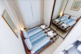 Гостиница Centeral Москва Семейная комната для 4-х гостей с большой двуспальной кроватью/ Family Room for 4 guests-3