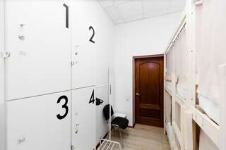 Гостиница Centeral Москва Верхнее место в 6-местном общем номере/Upper Bed in 6-Bed Dorm Room-2